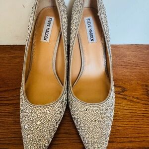 Steve Madden Crystal Pointed Toe Flats in Cream/Silver
